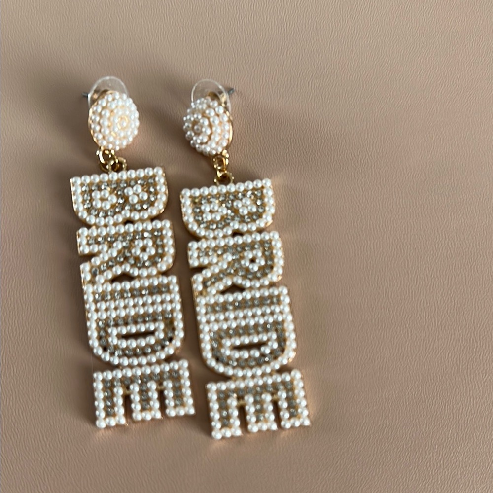 Elegant Pearl 'Bride' Earrings